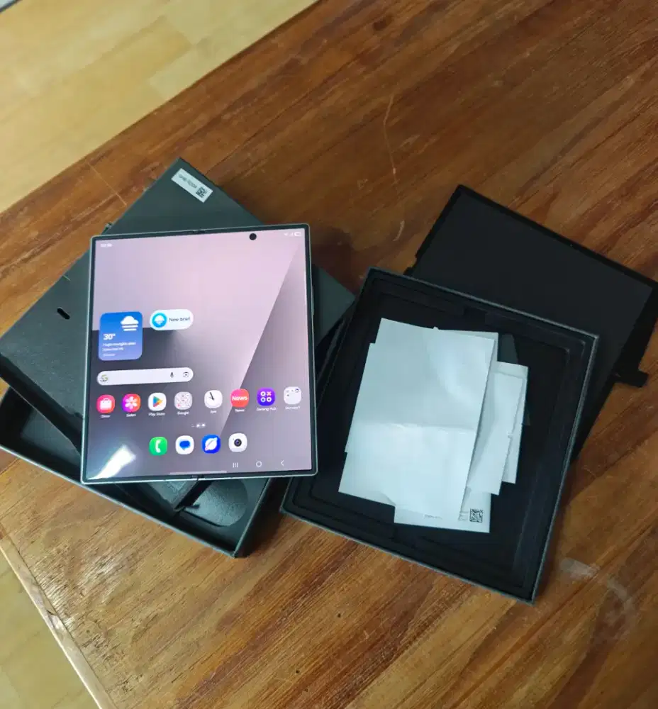 Samsung galaxy z fold 7 12/512 GB mulus like new beli dari baru