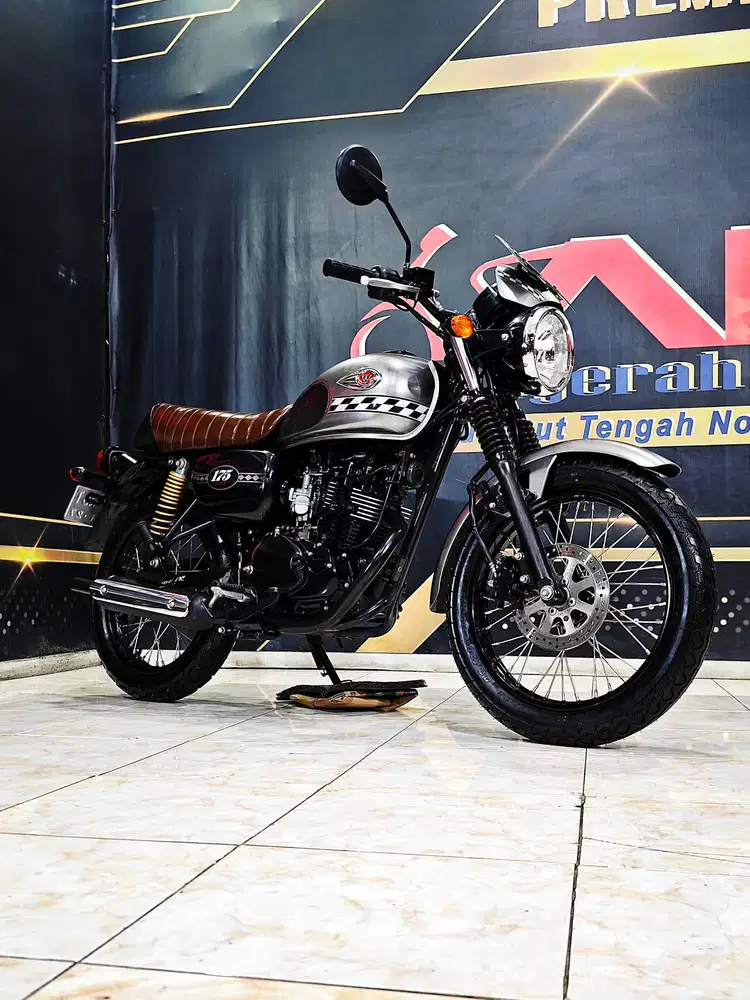 W175 Cafe silver Retro keren mulus th.2022. Anugerah motor rungkut