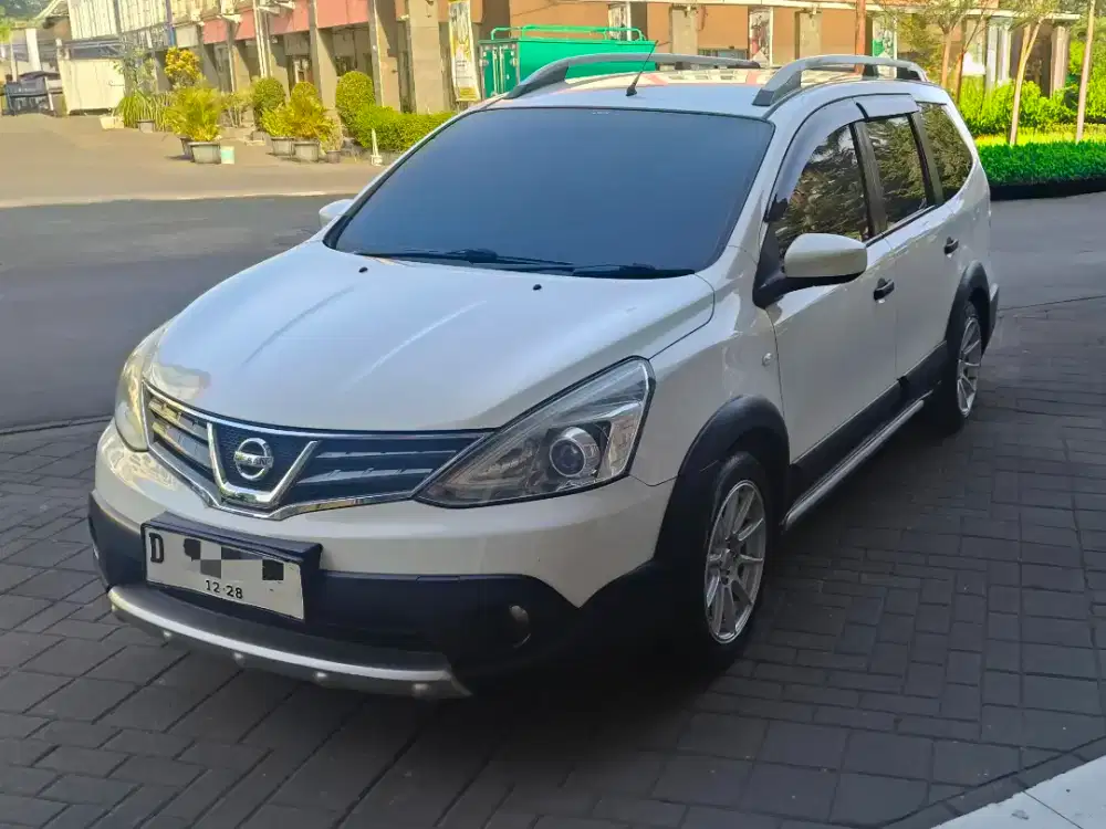 Nissan Grand Livina X-Gear 1.5 MT Putih Tahun 2013