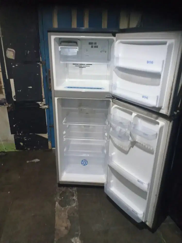 Jual kulkas LG 2 pintu no frost tanpa bunga es mesin ori normal
