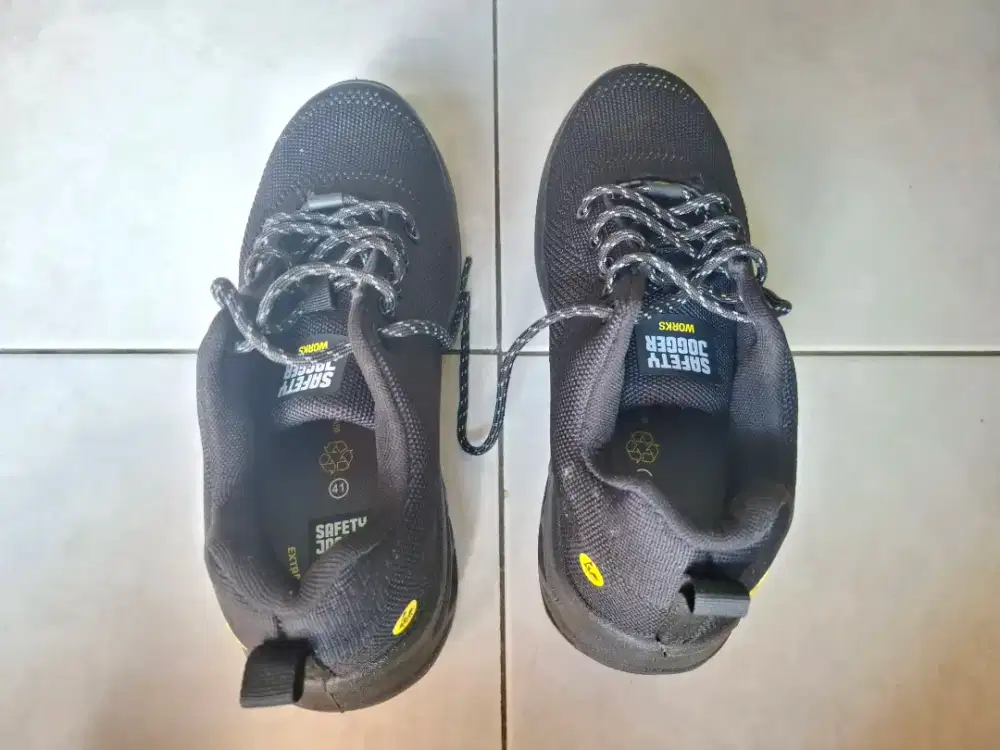 Di jual sepatu safety Jogger ukuran 41