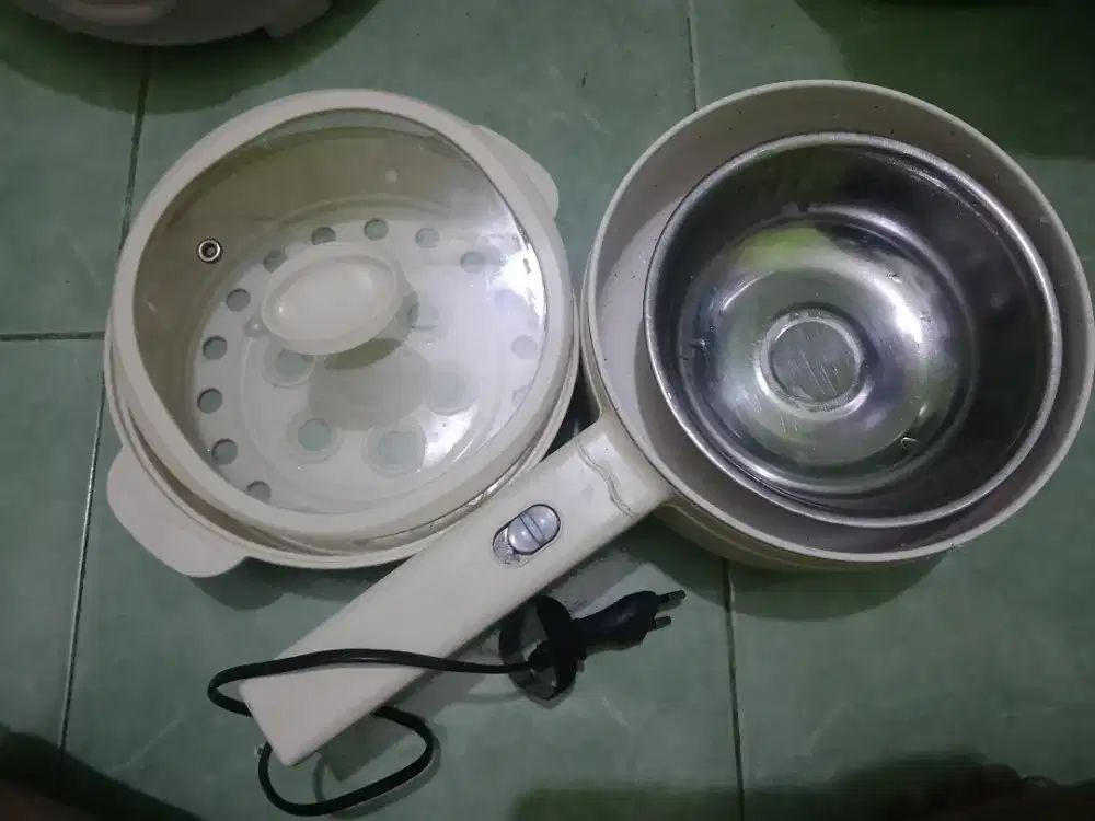 Panci listrik serbaguna, bisa goreng dan merebus. 600 Watt plus baskom