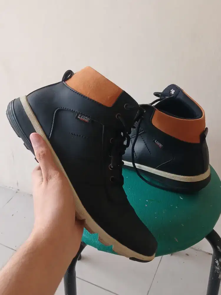 Sepatu pria size 42
