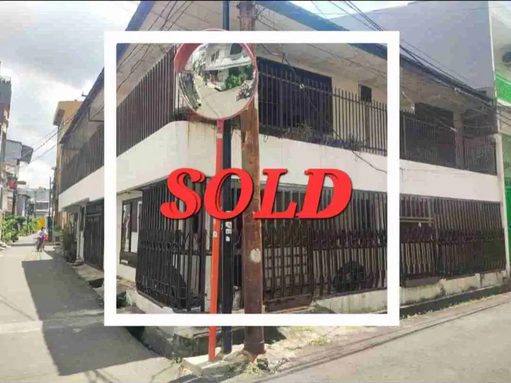 Rumah lama pademangan II, perlu renovasi ,dijual apa adanya adanya ,posisi Hoek .