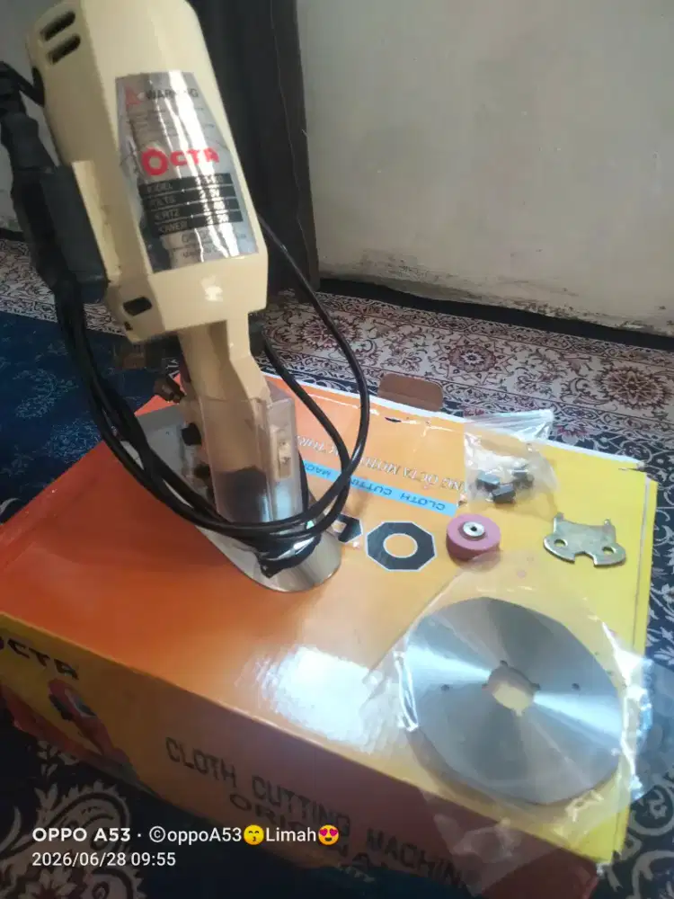 Mesin potong bahan Octa