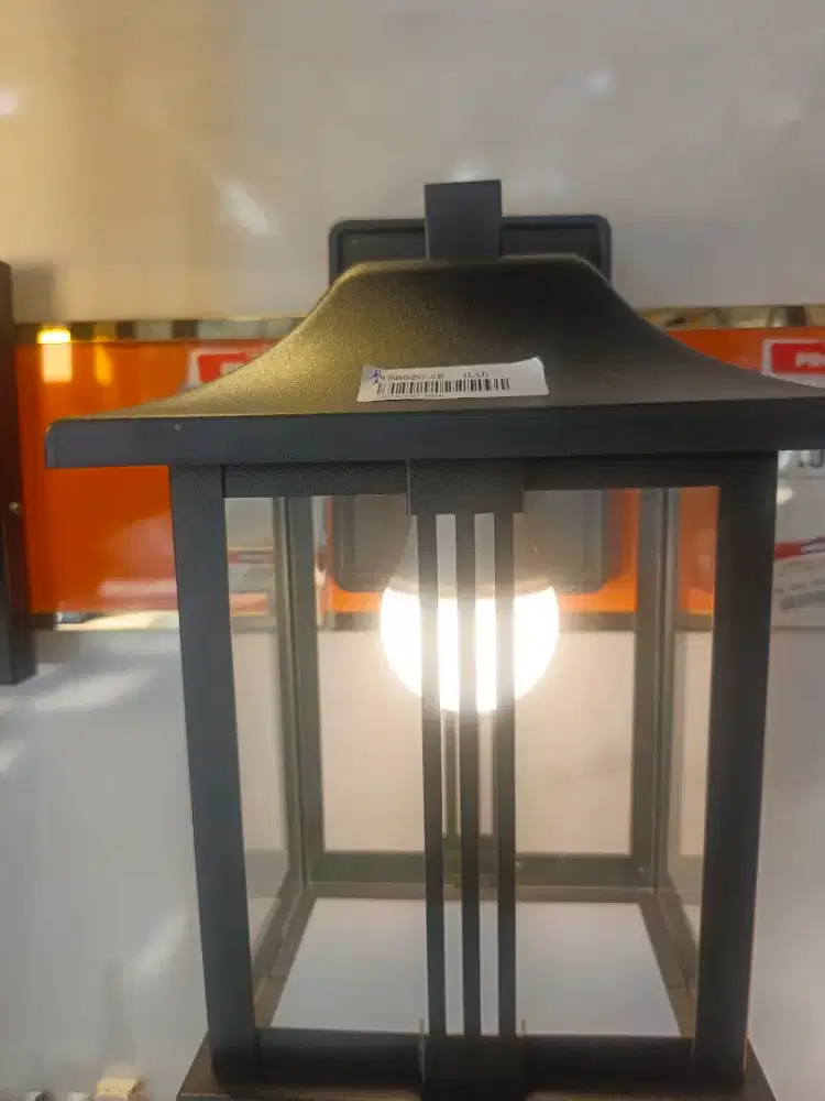 Lampu dinding Lamina