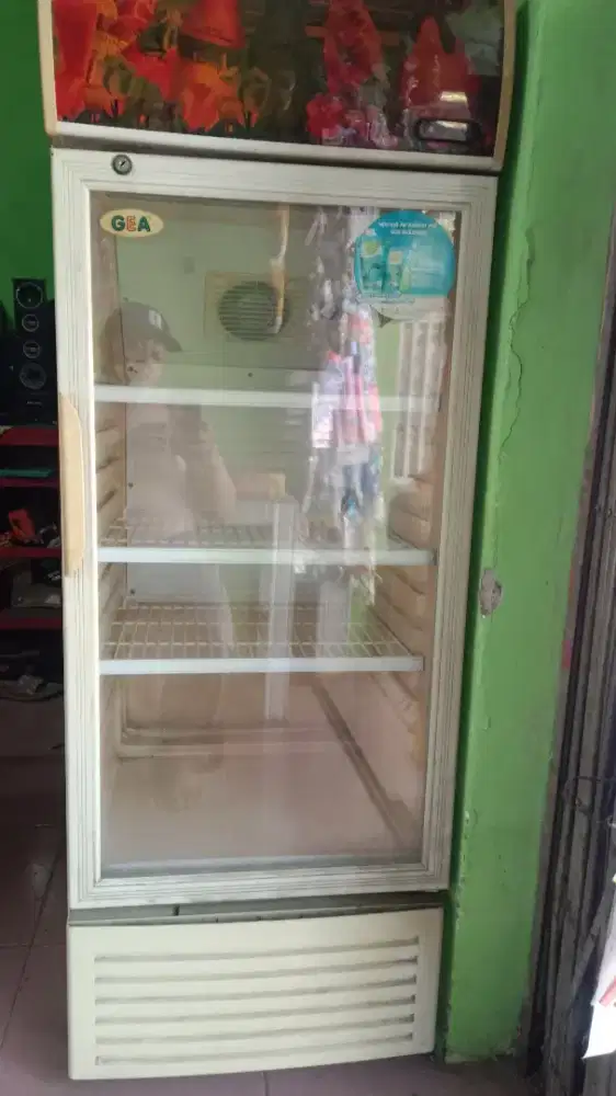 Jual Showcase GEA