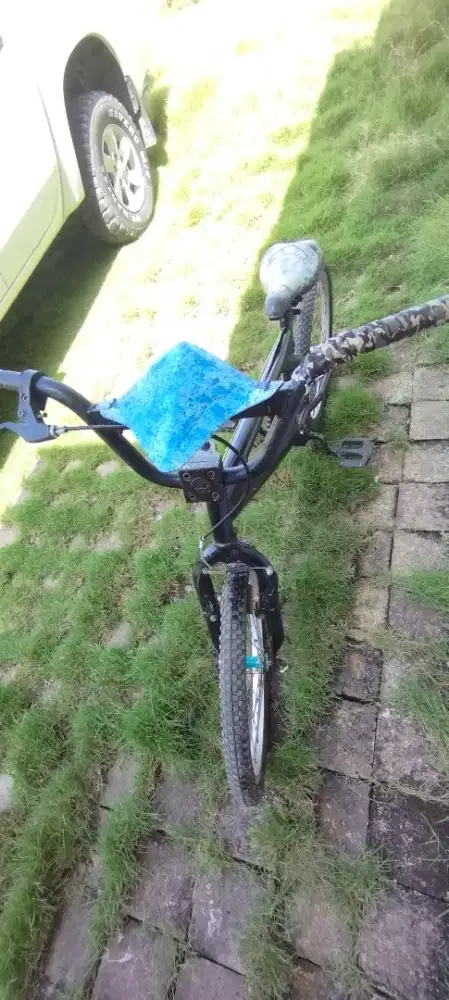 Di jual sepeda bmx hitam