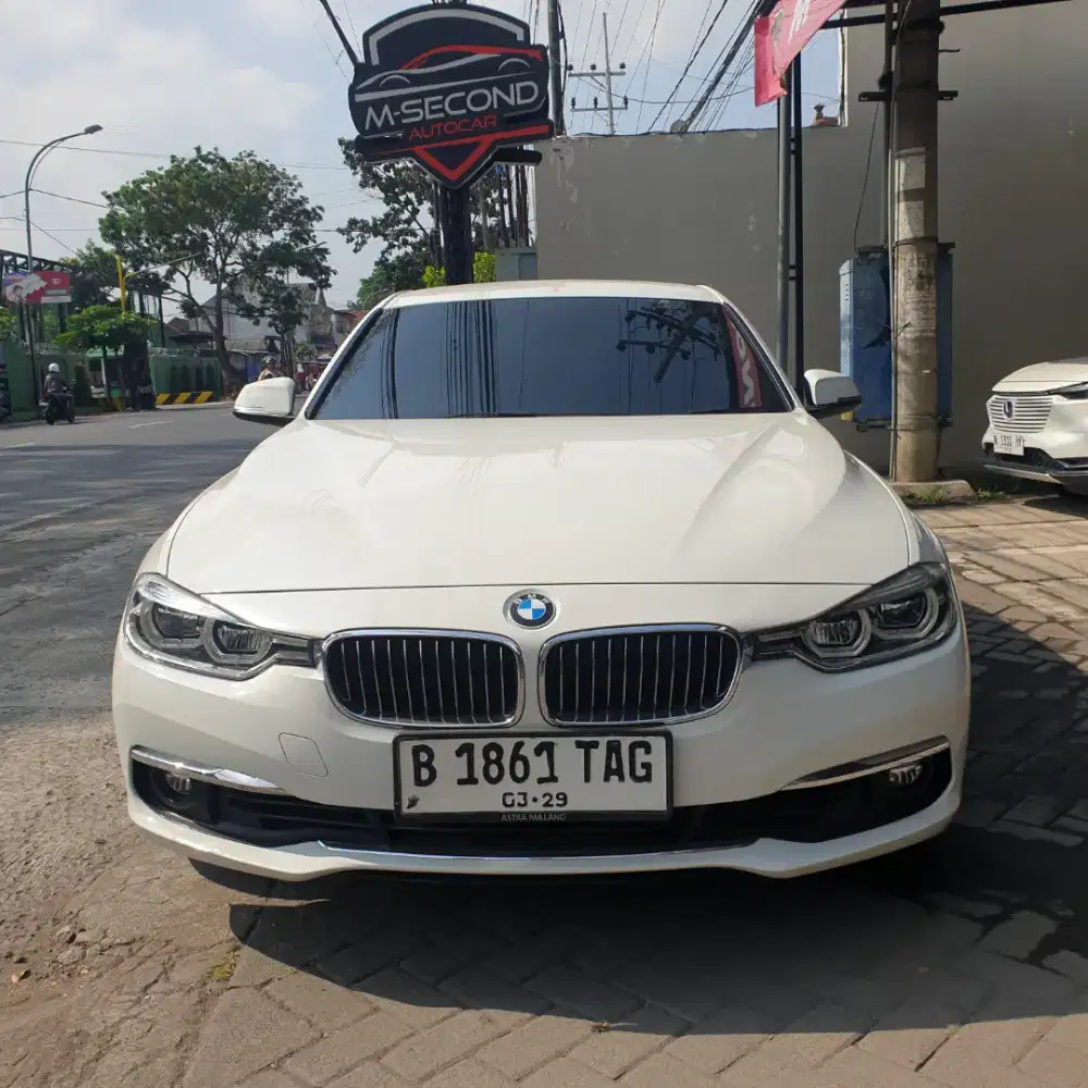 Record Astra BMW F30 320i Luxury Line A/T 2018/2019 Putih 34Ribu Kilo