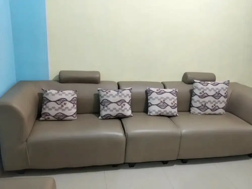 Dijual cepat sofa, meja dan karpet