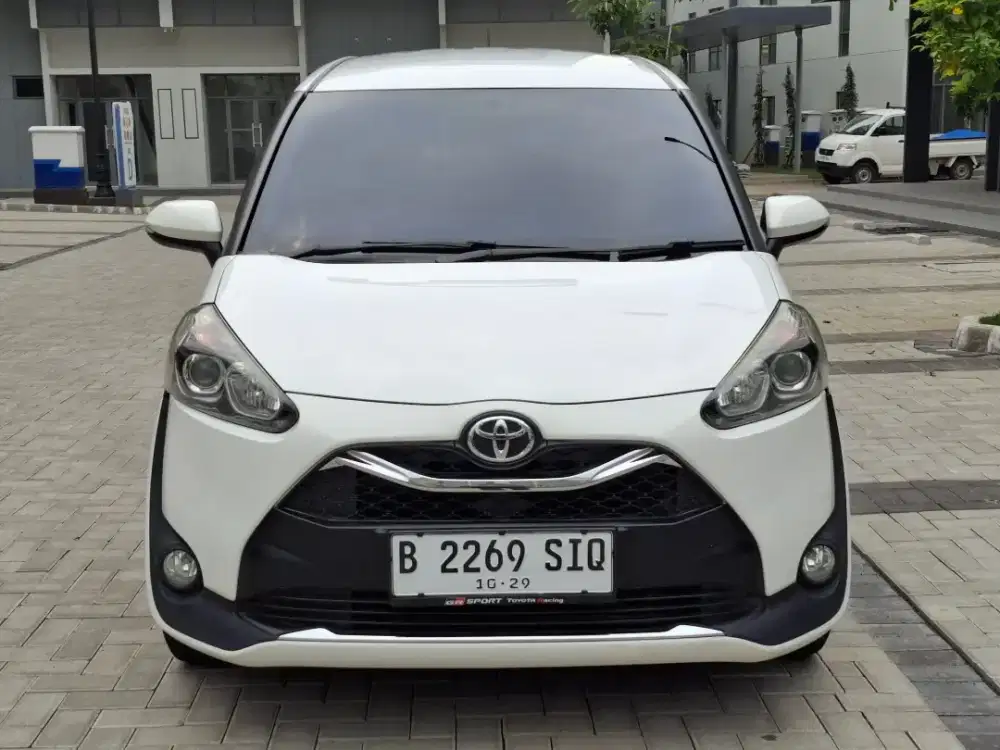 Sienta V AT 2019 Putih
