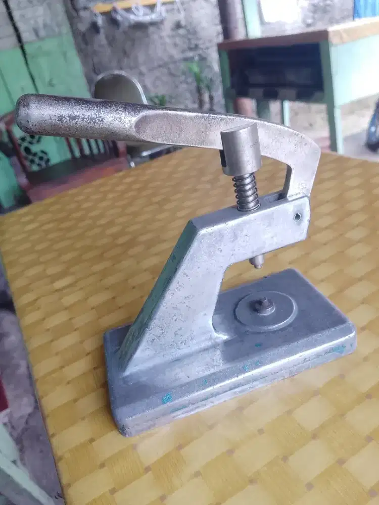Alat press jam tangan dll