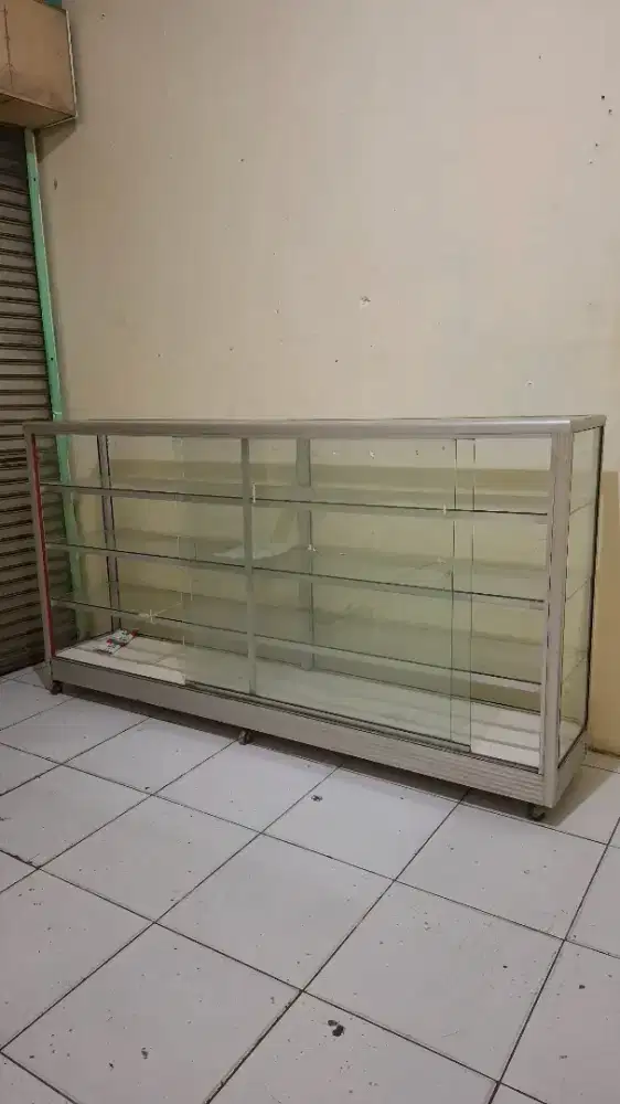 Etalase bekas bagus lebih hemat biaya