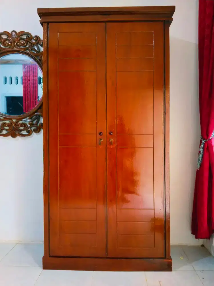 LEMARI KAYU 2 PINTU MULUS 8 BULAN PAKAI