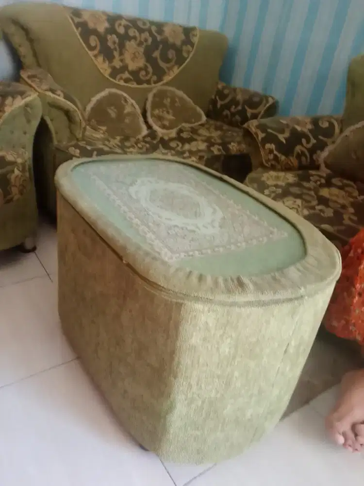 Meja tamu (serbaguna)