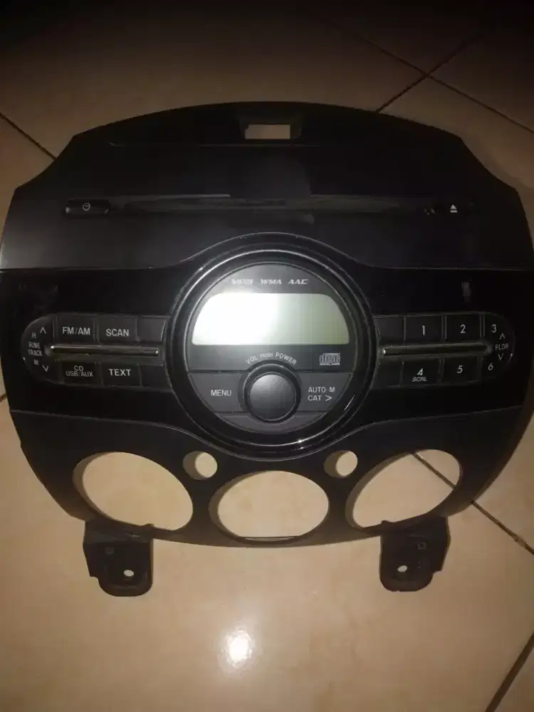 tape audio mazda 2