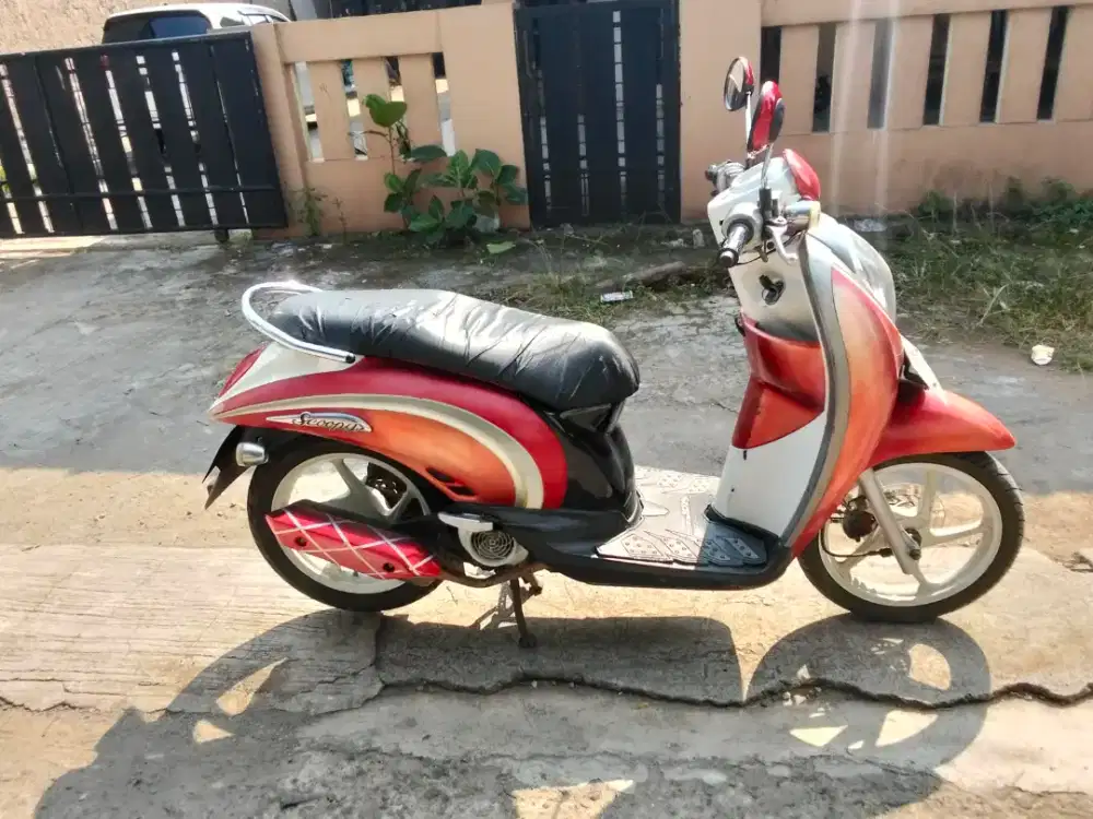scoopy karbu merah putih 2012