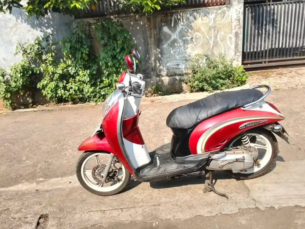 scoopy karbu merah putih 2012