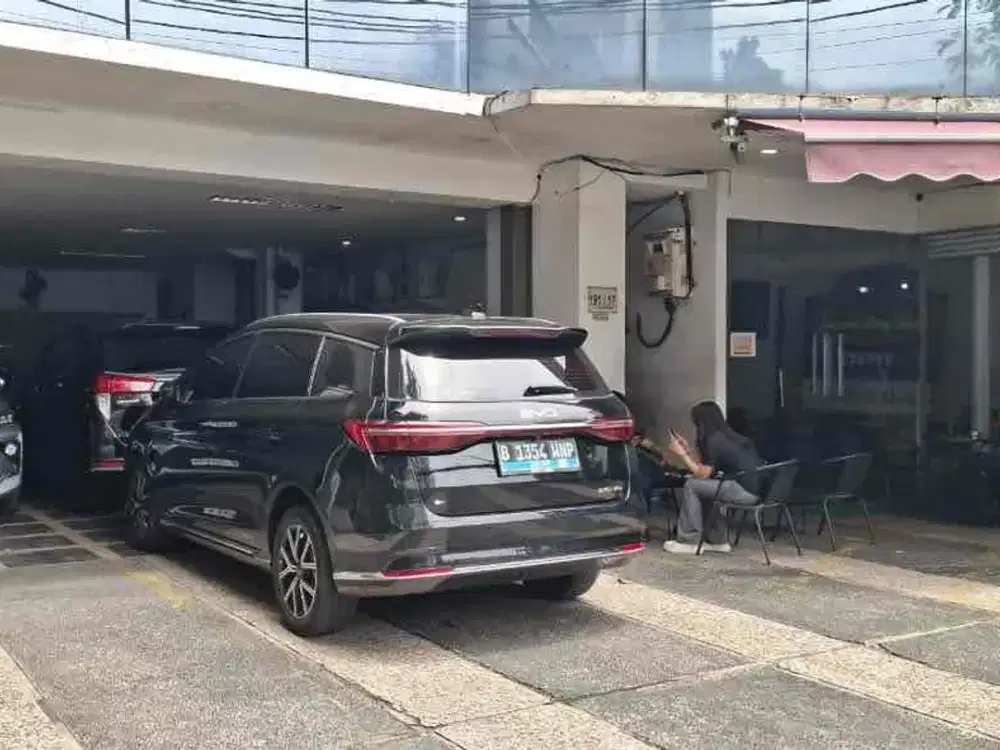 DIJUAL GEDUNG GANDARIA, KEBAYORAN BARU JAKARTA SELATAN DENGAN 3 LANTAI dan strategis