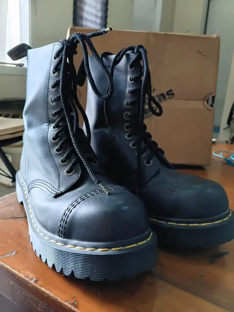 Dr. Martens 10 Hole Steel Toe