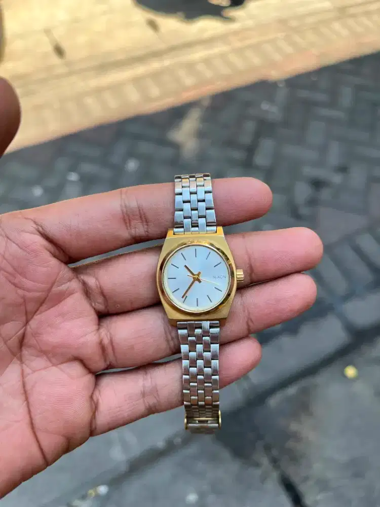 Nixon time teller small (wanita)