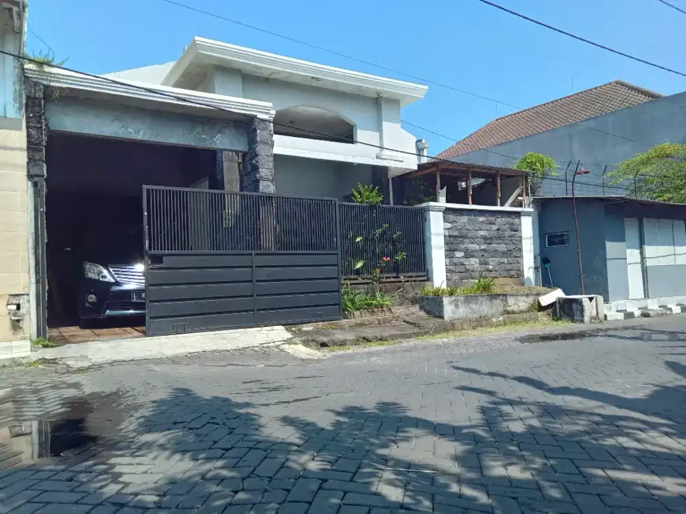 Rumah Luas tanah 205 m² di Surabaya Barat