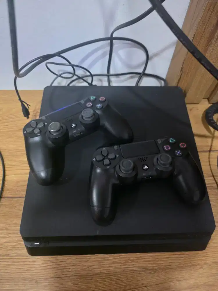 PS4 Slim Second Like New + Full Games