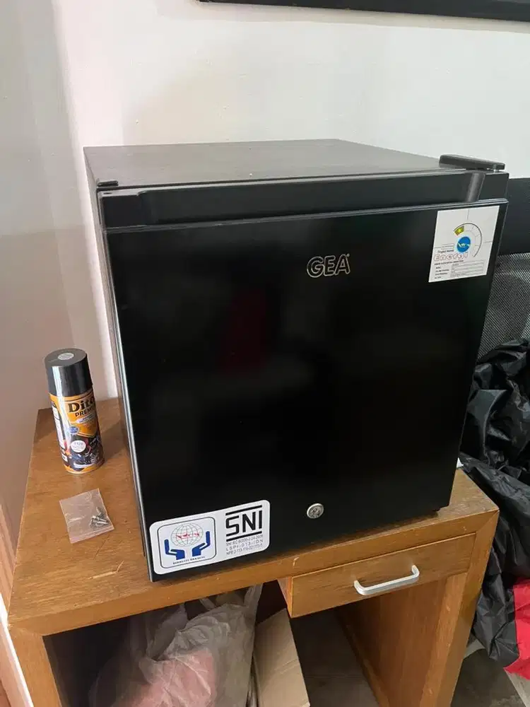 Kulkas mini GEA