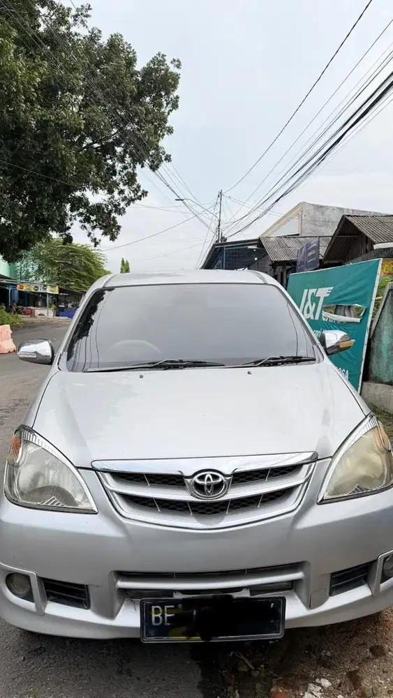 Avanza abu metalik