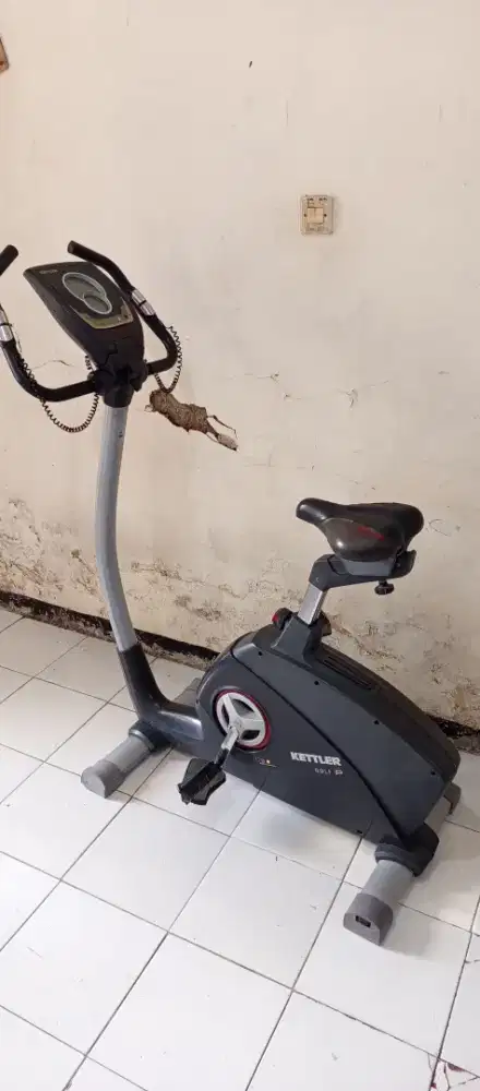 Alat olahraga sepeda statis kettler