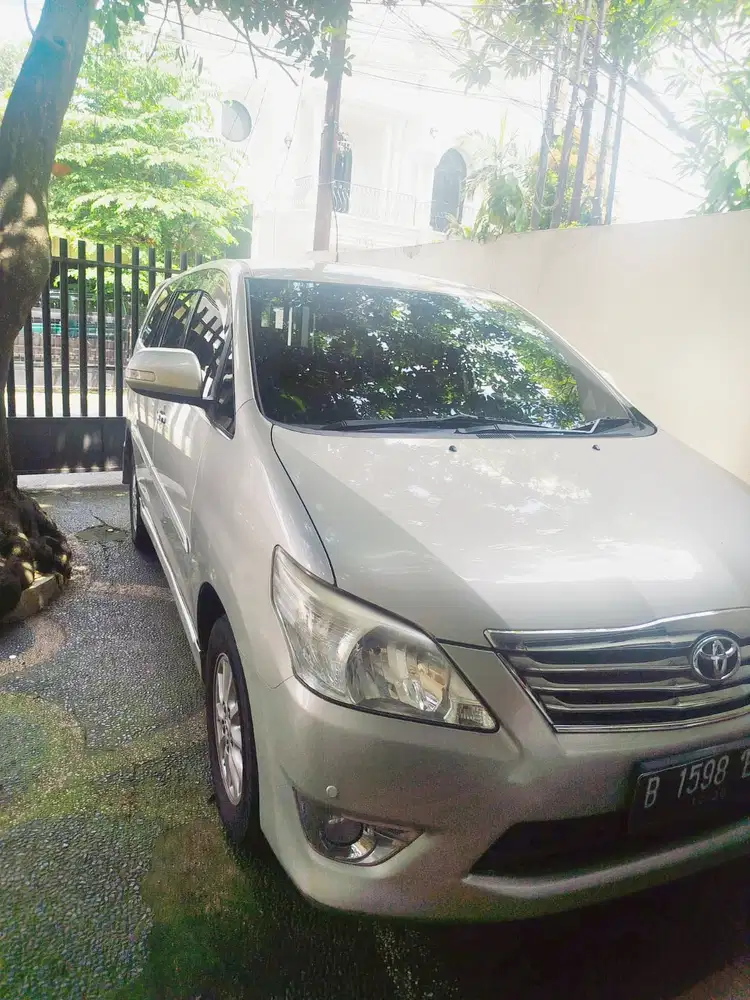 Toyota Kijang Innova 2011 Bensin