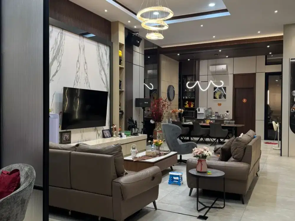 DIJUAL RUMAH MEWAH 3 LANTAI HADAP TIMUR HARGA MURAH DI GOLF LAKE RESIDENCE
