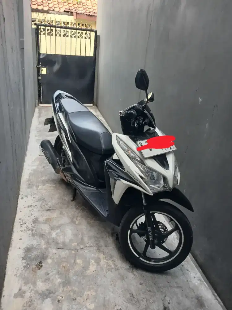 Vario 125 KZR Warna putih Tahun 2012