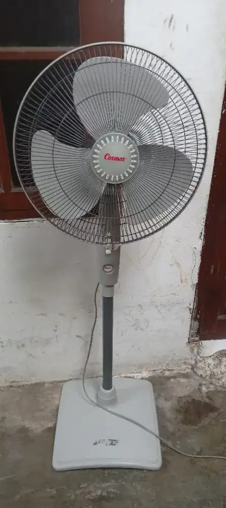 Kipas angin berdiri COSMOS 16 inc