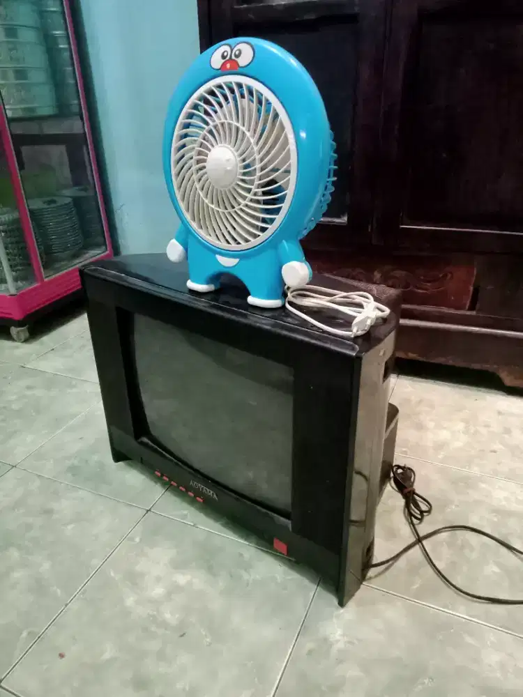 Tv Aoyama dan kipas doraemon