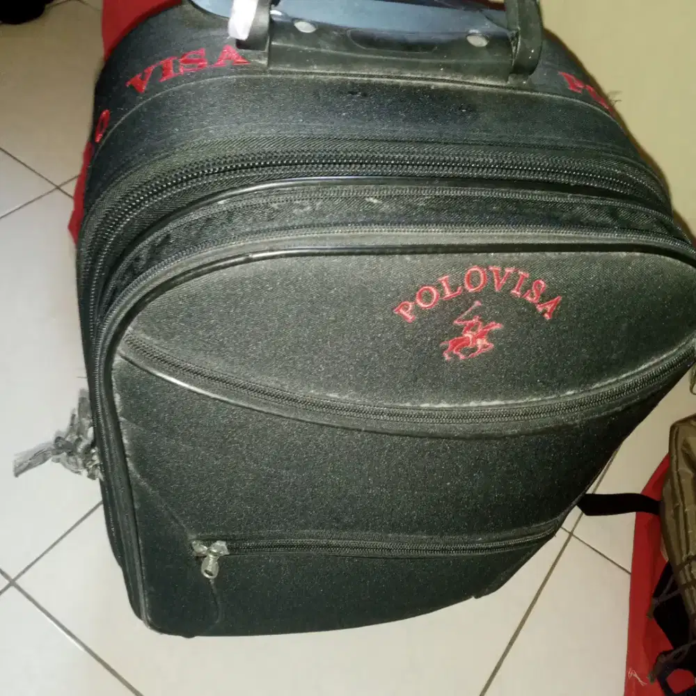 Koper polovisa warna hitam