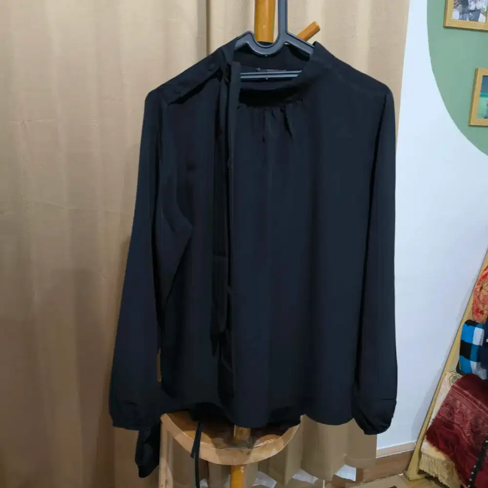 The Executive Original PL Baju Atasan Hitam Wanita L