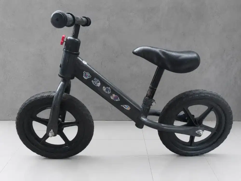 Sepeda balance bike atau push bike