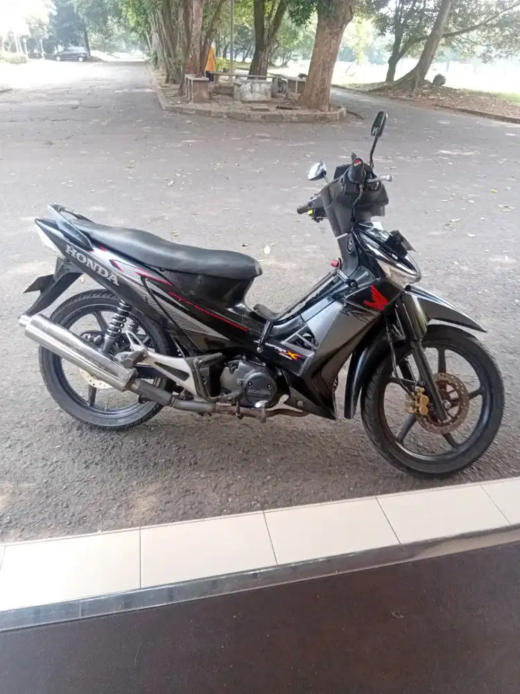 Di jual motor supra 125 tahun 2007