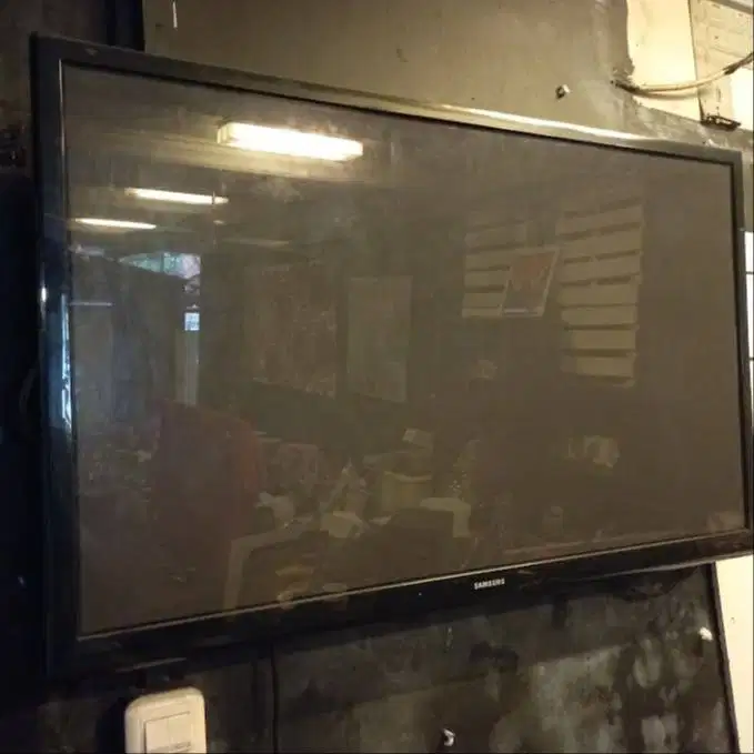 TV Plasma Samsung 43 Inci PA43H4000 (Minus)