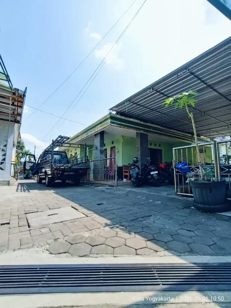 Kost2an full penghuni dekat mushola dekat ke SMA 1 teladan Wirobrajan