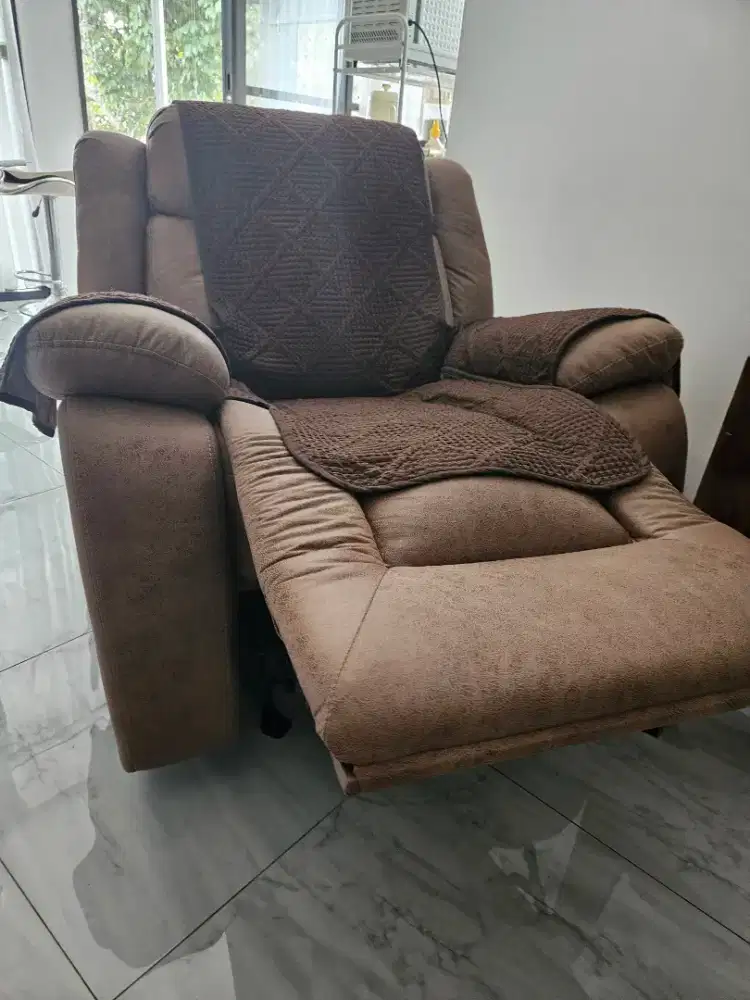 Kursi Recliner kondisi mulus 99%