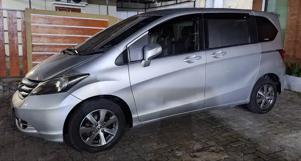 DIJUAL HONDA FREED PSD 2011
