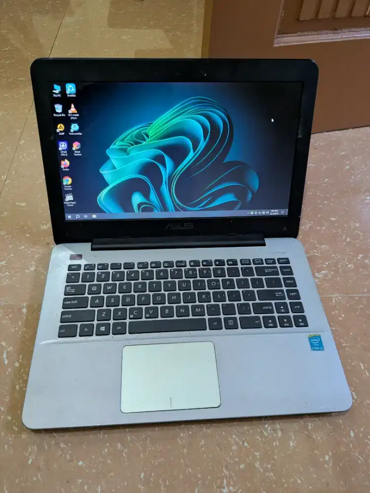 Laptop Asus X455L Core I3 Ram 4 Normalan Tinggal Pake Aja