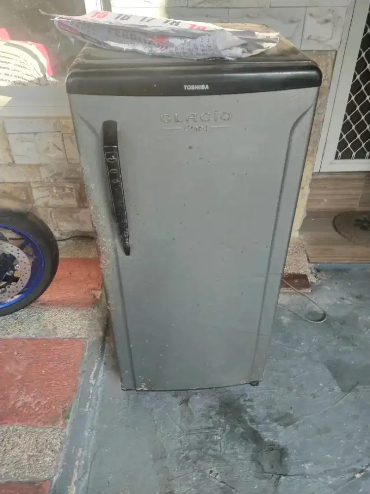 Kulkas glacio bekas