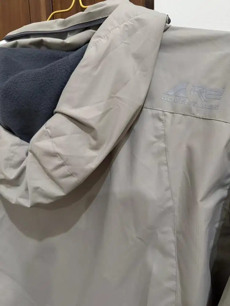 Jaket REI Outdoor