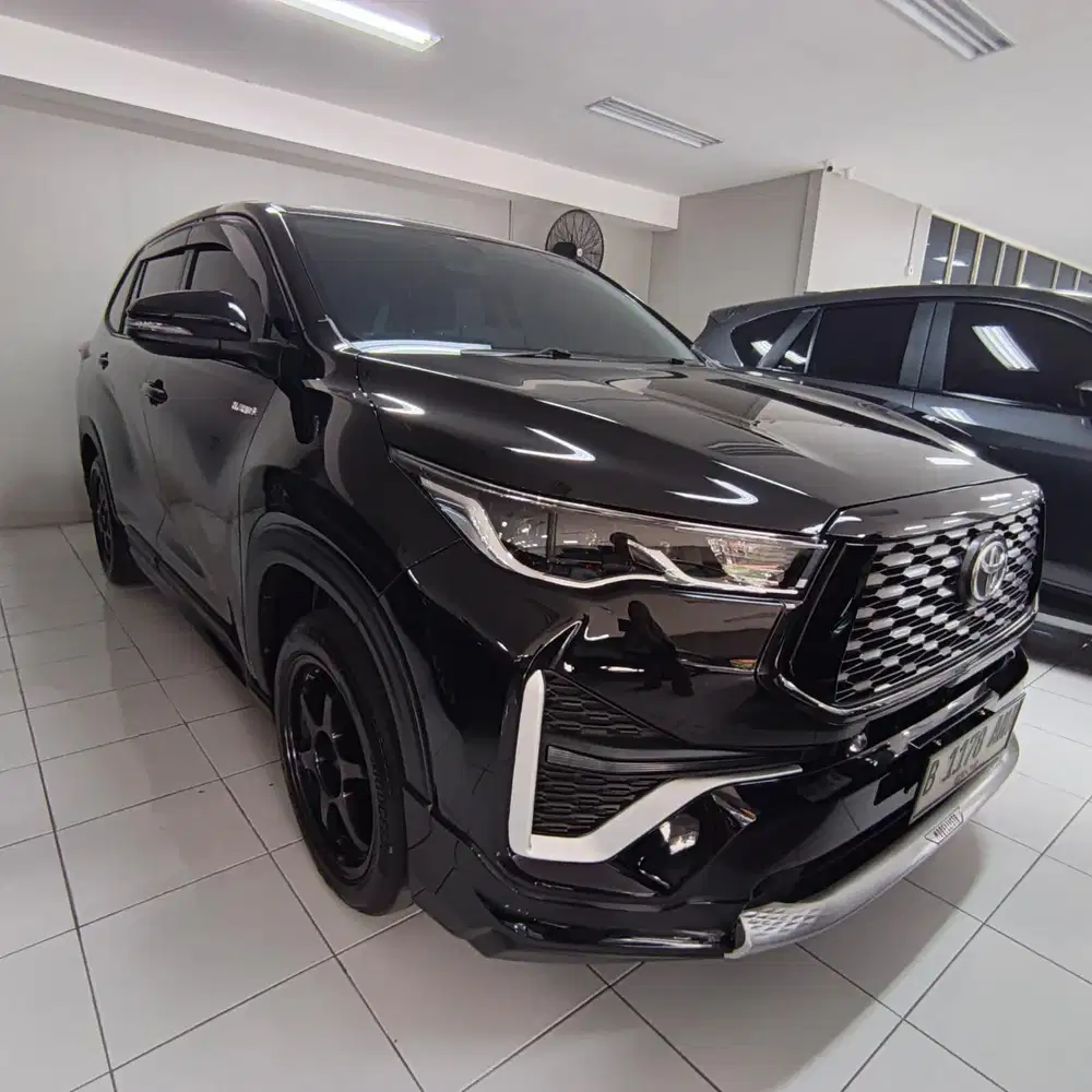 Zenix V Hybrid Modelista - Pajak 2027 - Low KM - PBD : 3TV - Sunroof