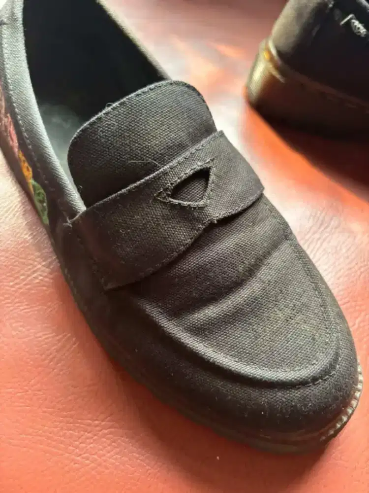 Sepatu casual wanita