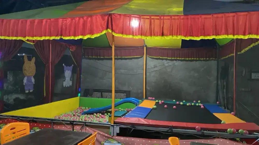 Trampolin dan Mandi bola