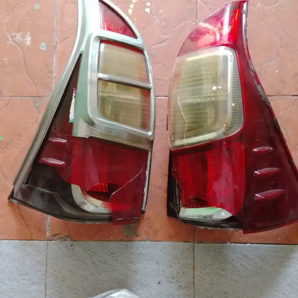 DIJUAL CEPAT STOP LAMP AVANZA BELAKANG2015 KONDISI NORMAL DLM'Y.